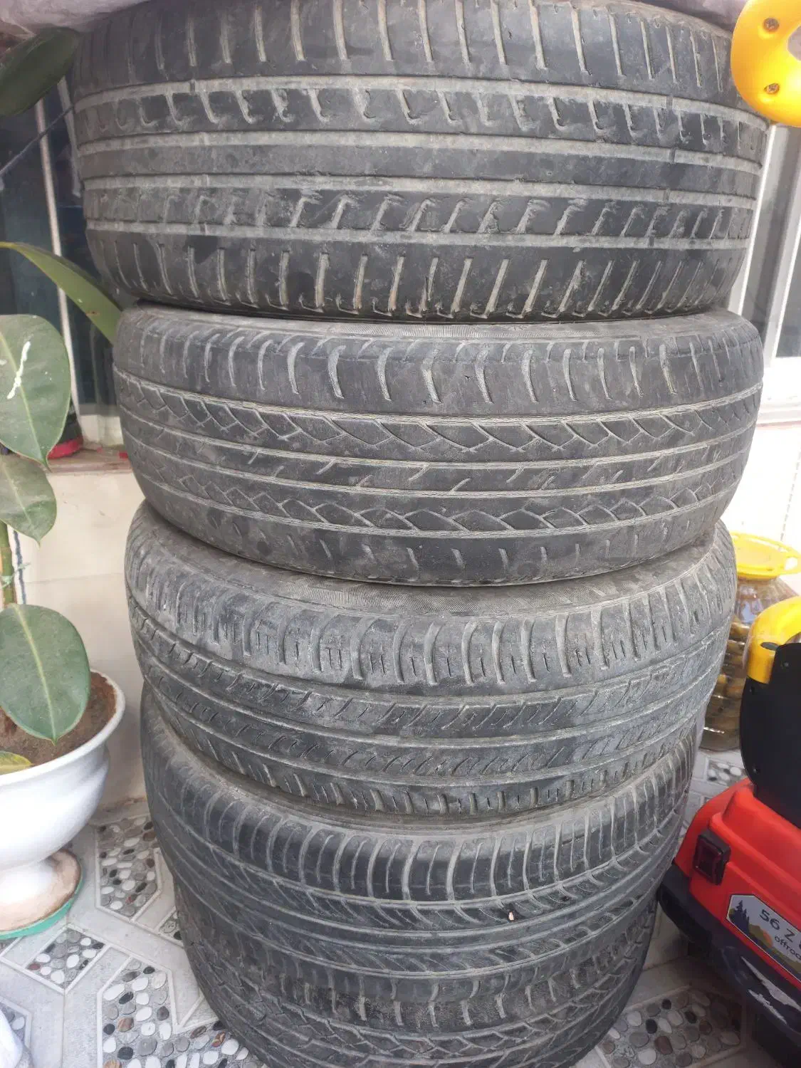 لاستیک سایز ۱۵ حدود ۶۰ در صد سالم ۱۸۵ و ۱۹۵|قطعات یدکی و لوازم جانبی|شیراز, سعدیه شمالی|دیوار