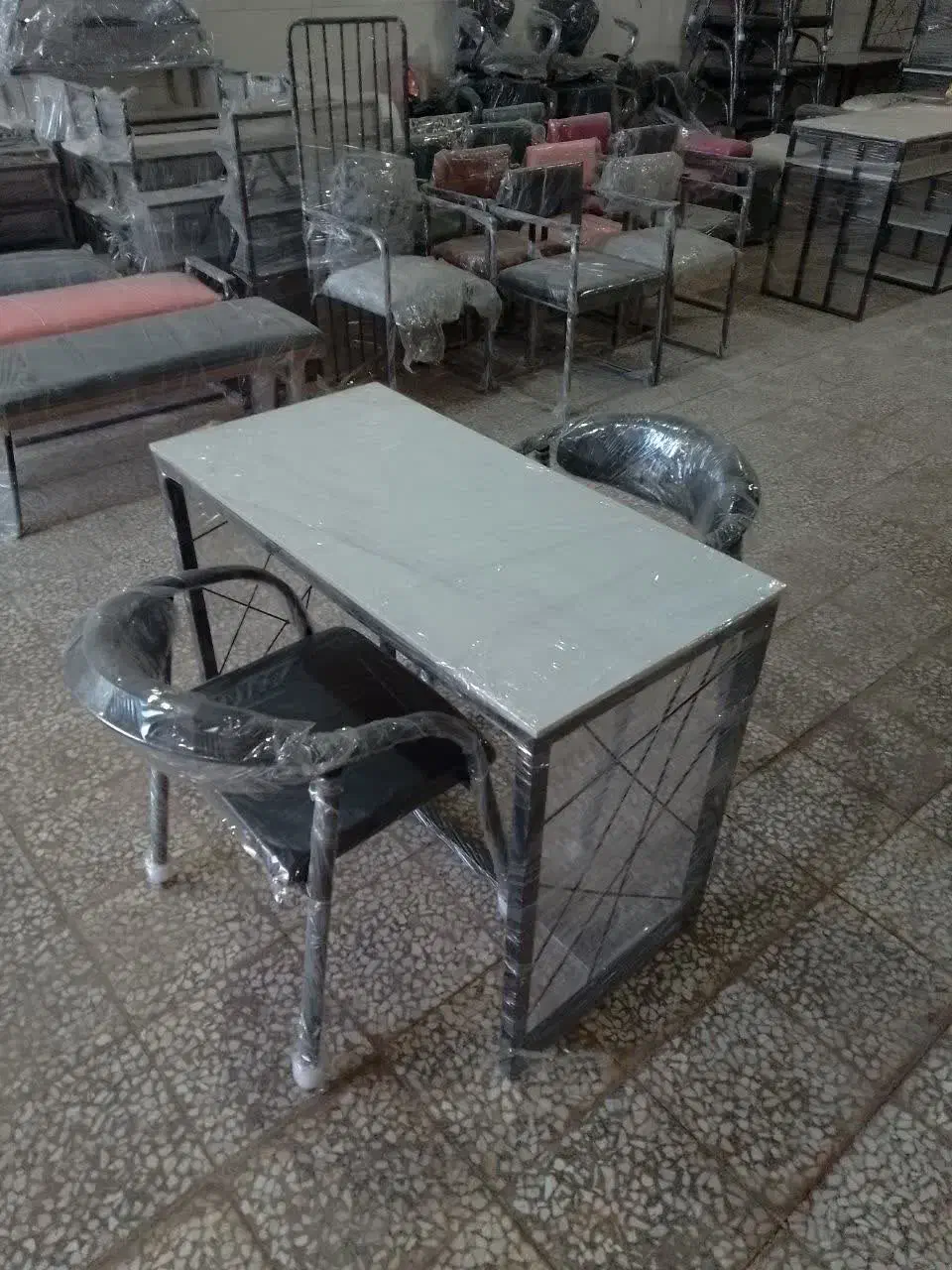 انواع میز اداری، میز ناخن و میز برای منزل|دفتر کار|اصفهان, قهجاورستان|دیوار