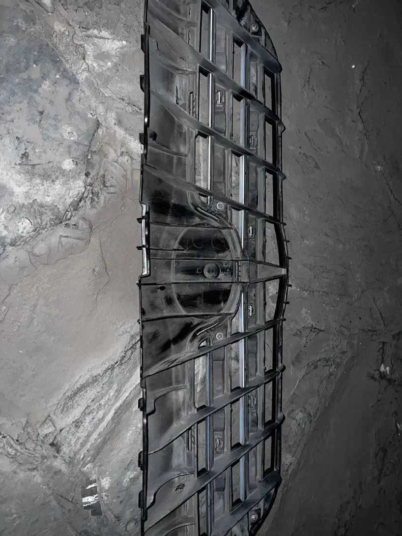 جلوپنجره فابریکی کرولا ۲۰۰۸ و ۲۰۰۹|قطعات یدکی و لوازم جانبی|تهران, فردوس|دیوار