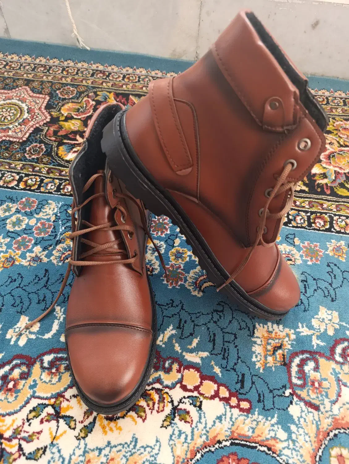 دو جفت کفش|کیف، کفش، کمربند|آشخانه, |دیوار