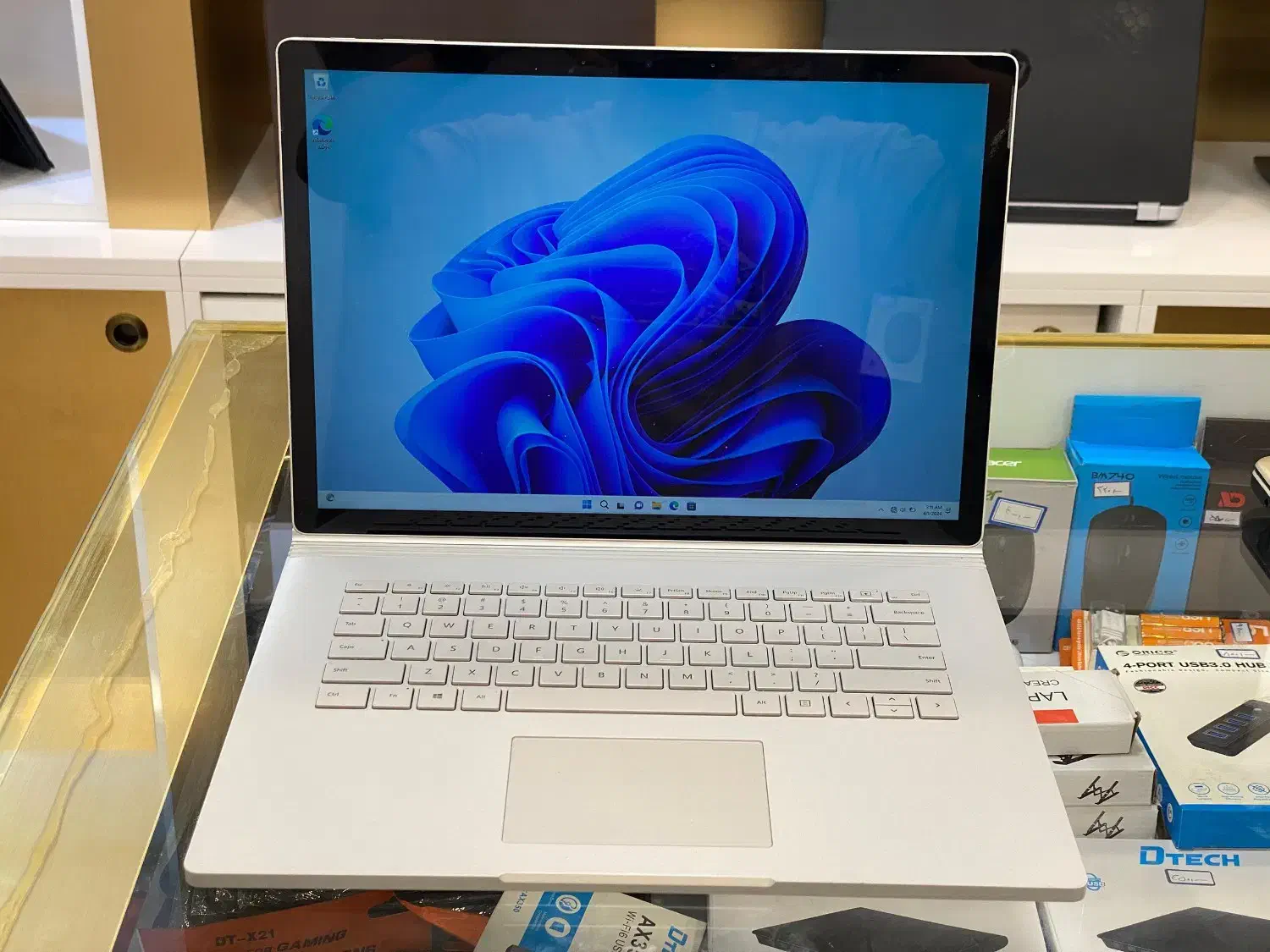 SURFACE BOOK 2 غول|رایانه همراه|شیراز, ملاصدرا|دیوار