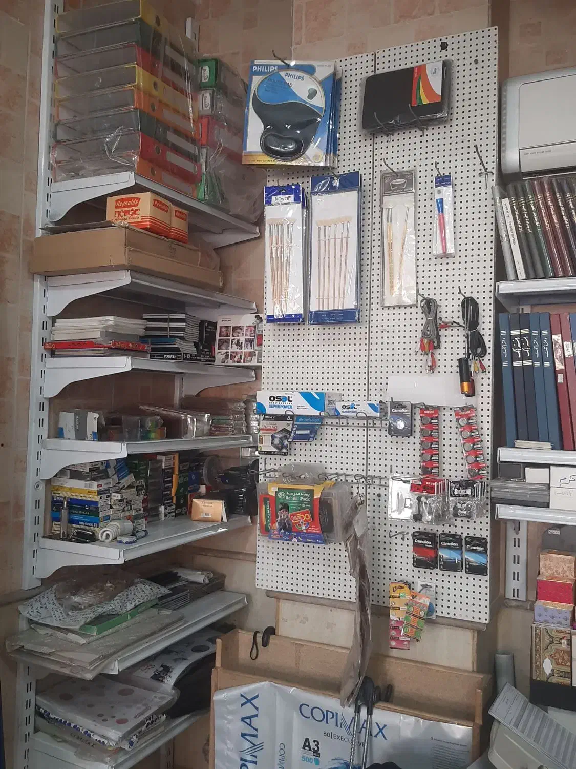 ویترین قفسه لوس ساعت|فروشگاه و مغازه|شاهین‌شهر, عطار|دیوار