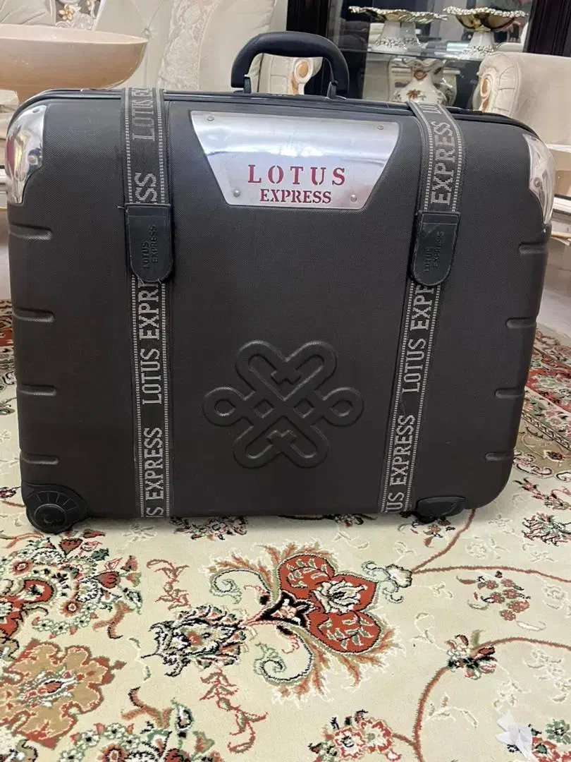 چمدان مسافرتی بزرگ|کیف، کفش، کمربند|ارومیه, |دیوار