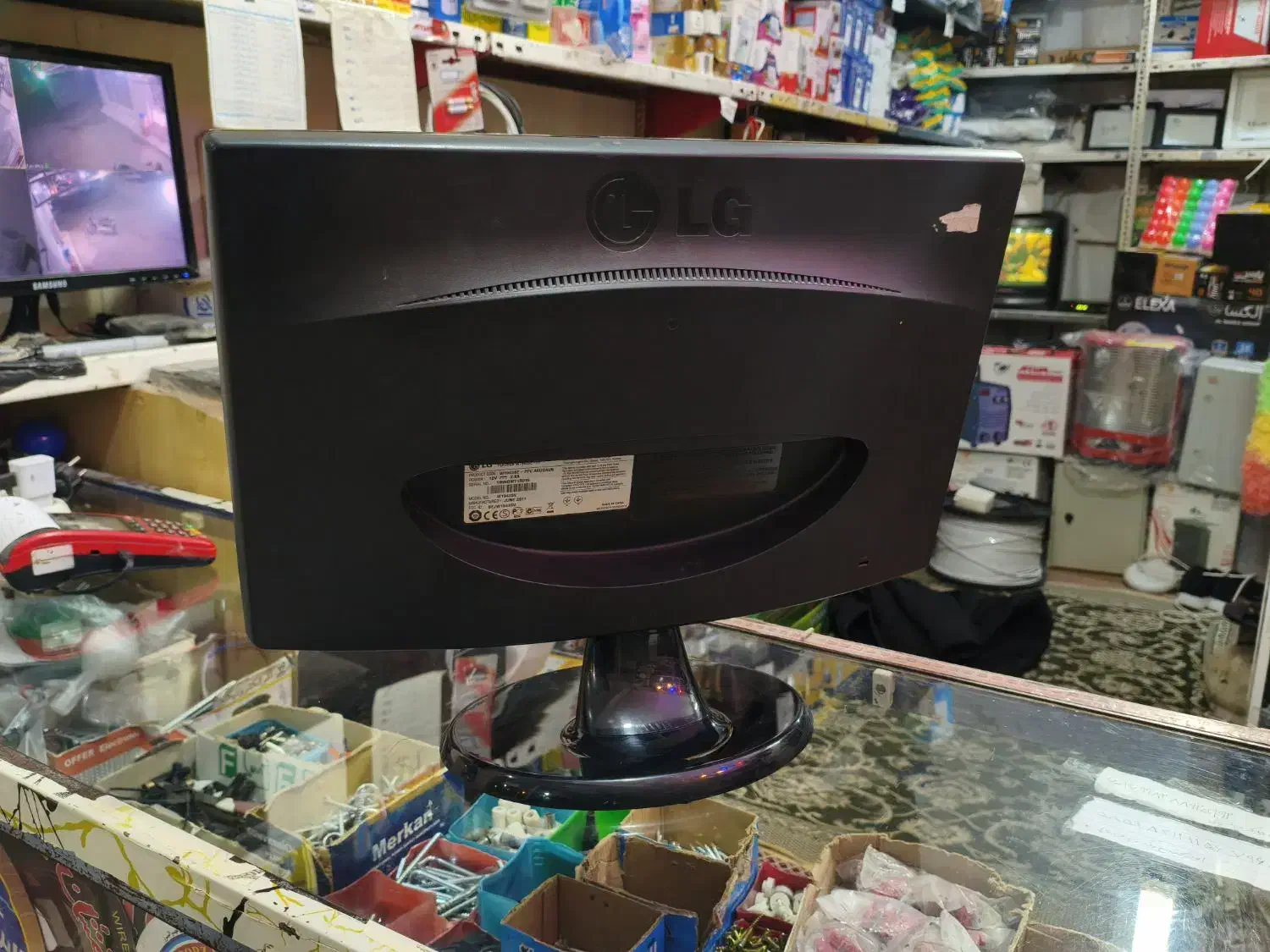 مانیتور ۱۸اینچ LG|قطعات و لوازم جانبی رایانه|میناب, |دیوار