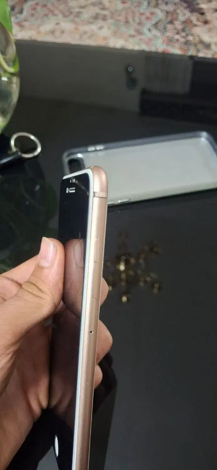 ایفون ۸ پلاس|موبایل|فولادشهر, C4|دیوار