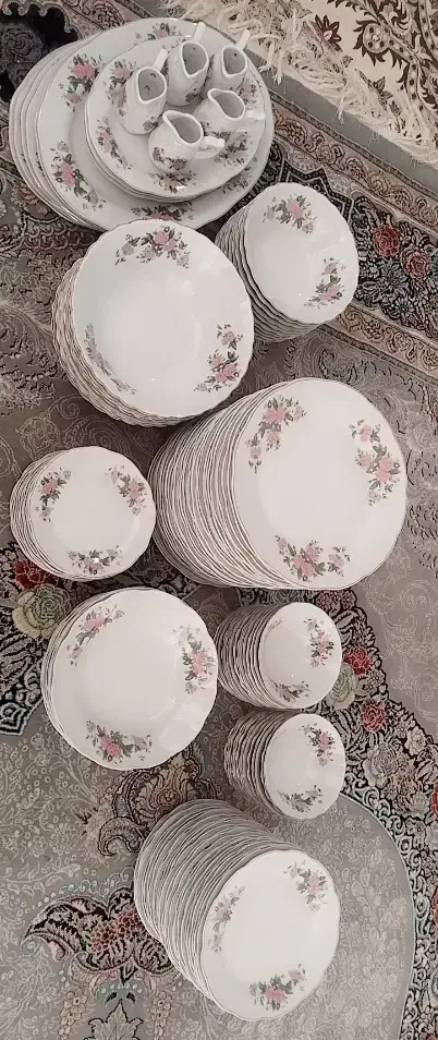 ظروف چینی گل قرمز 5 ستاره|ظروف سرو و پذیرایی|اصفهان, ارزنان|دیوار