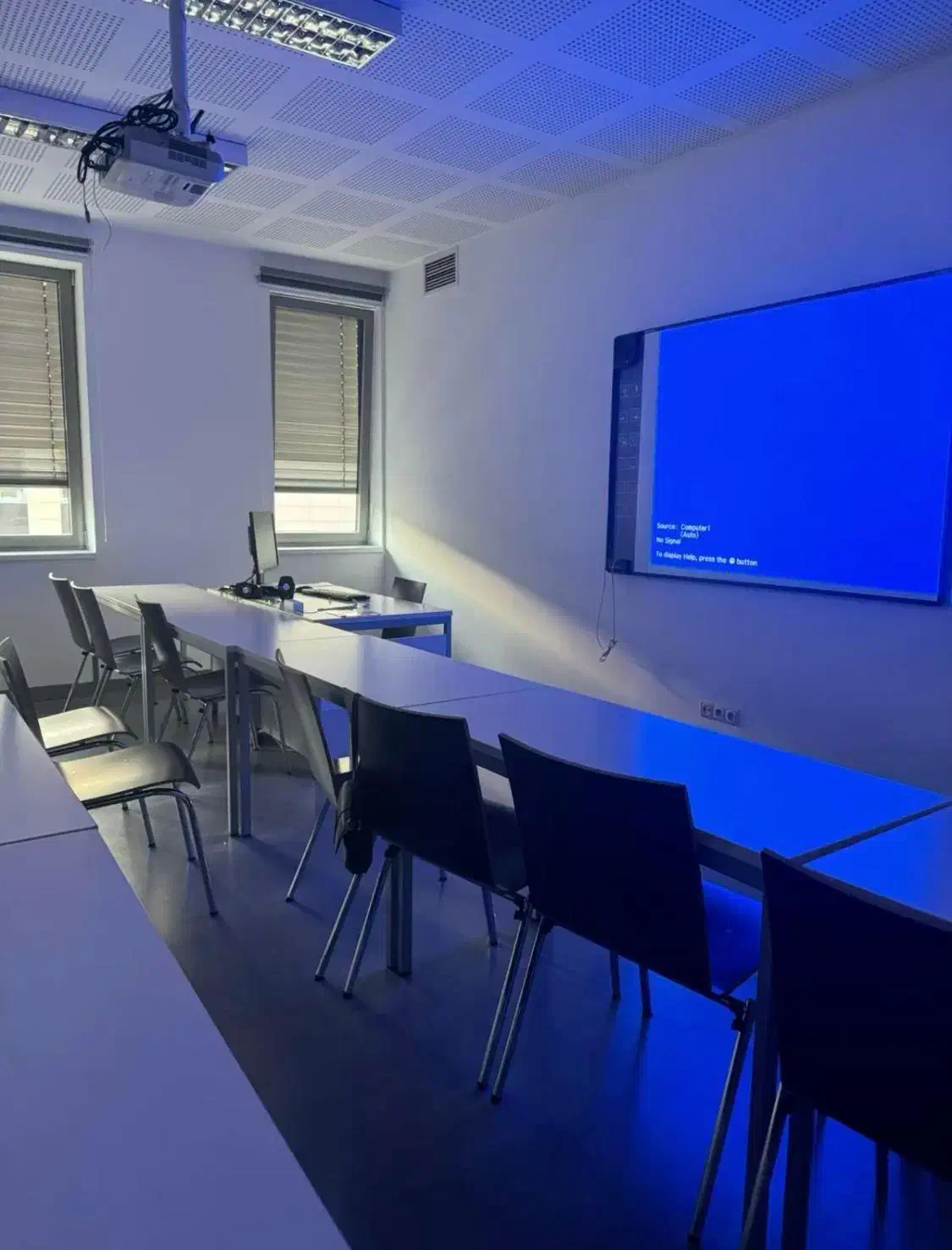 ویدیو پروژکتور اپسون فول پورت HDMI خور وایفای|تلویزیون و پروژکتور|شیراز, زرهی|دیوار