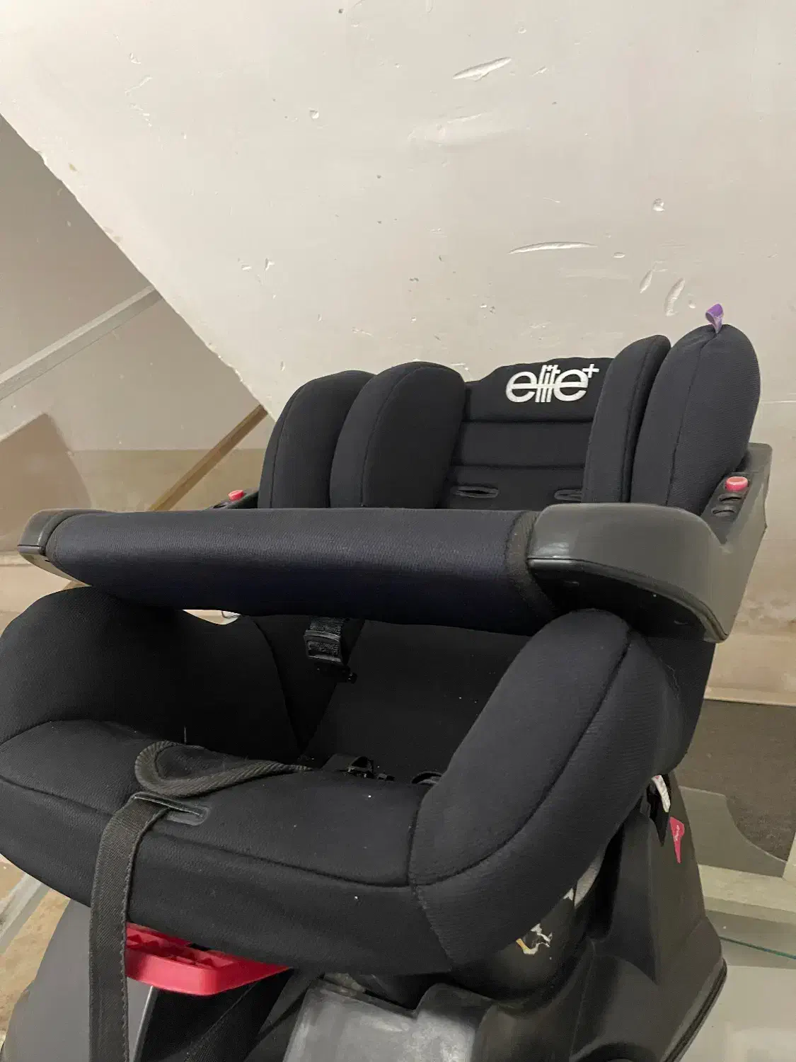 صندلی ماشین الیت|تخت و صندلی بچه|رشت, کوی مهر|دیوار