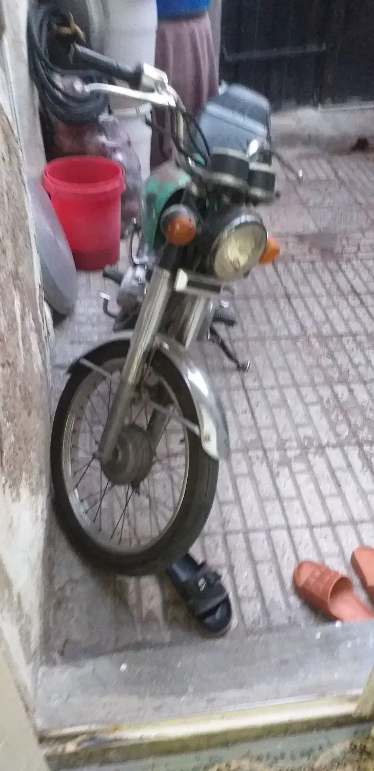 هندا ۱۲۵ سی جی|موتورسیکلت|پاکدشت, حصار امیر|دیوار