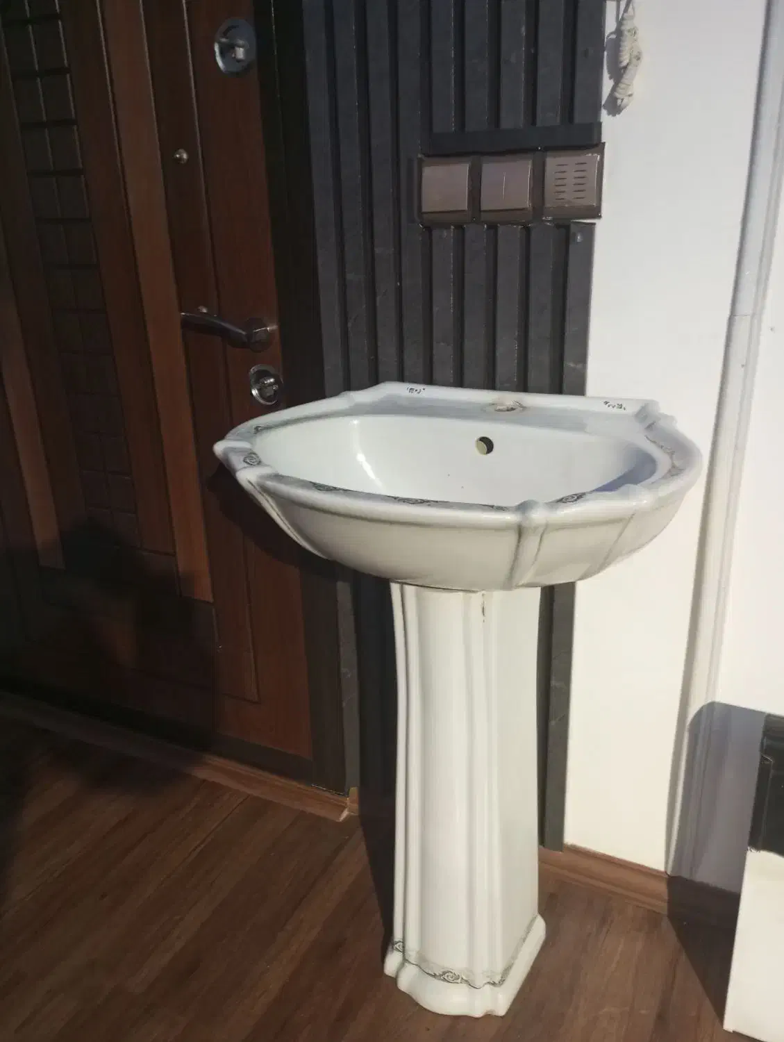 روشویی|لوازم سرویس بهداشتی|تبریز, |دیوار