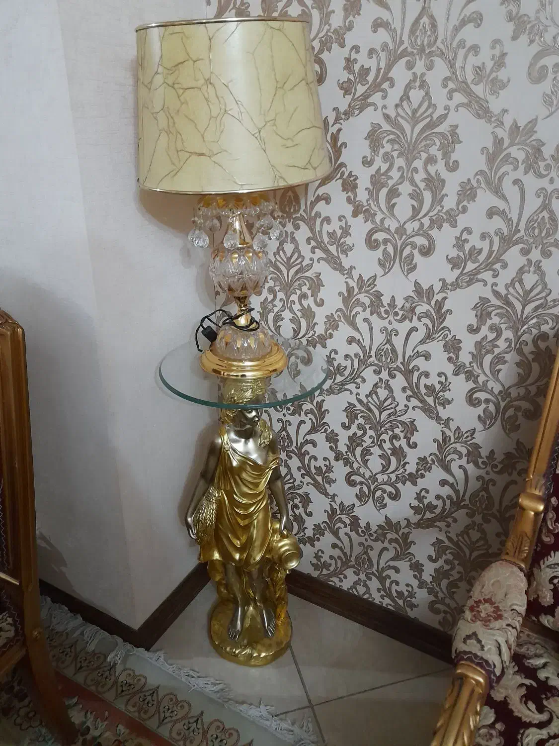 آباژور همراه میز|چراغ خواب و آباژور|مشکیندشت, |دیوار