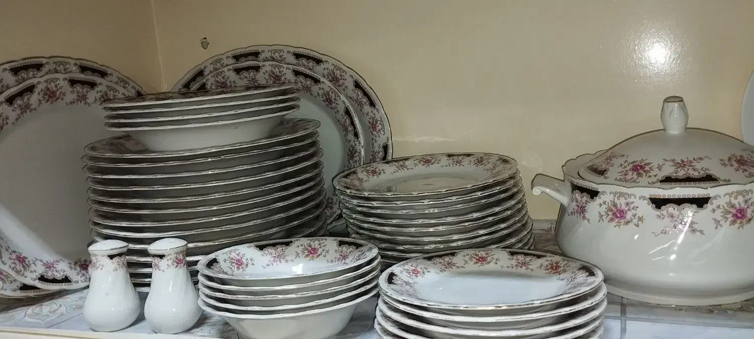 سرویس چینی گل صورتی|ظروف سرو و پذیرایی|سمنان, |دیوار