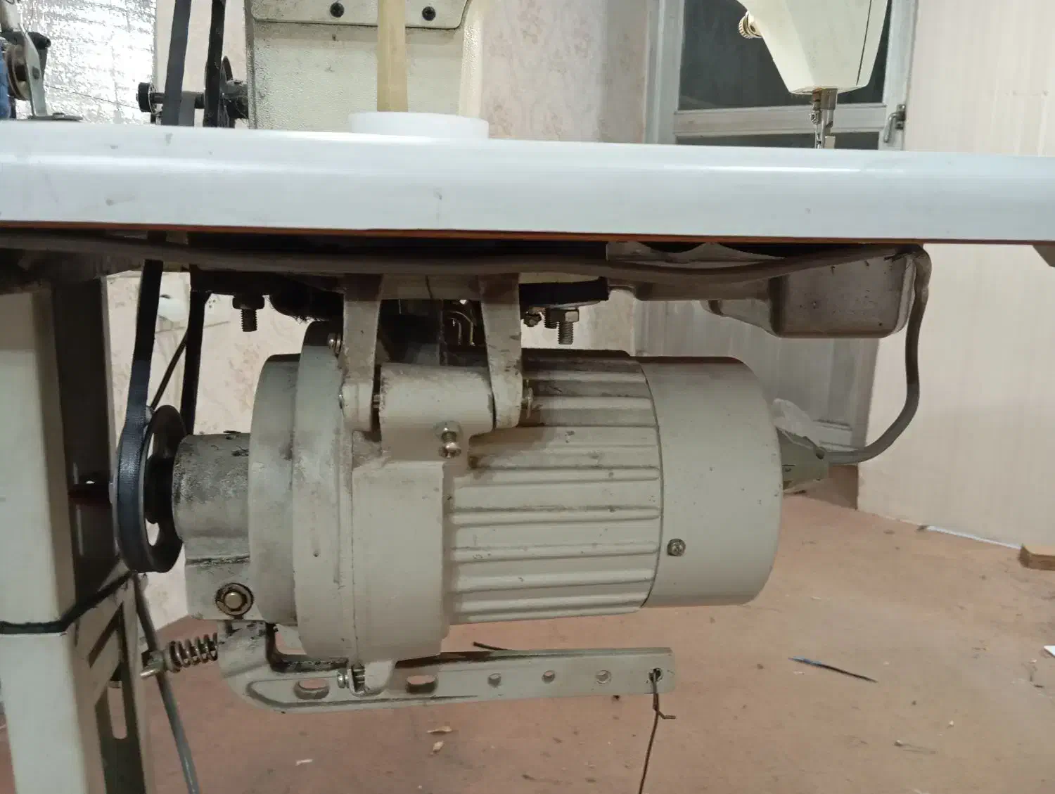 چرخ خیاطی و اتو پرس و میز مطالعه|چرخ خیاطی و ریسندگی|تبریز, |دیوار