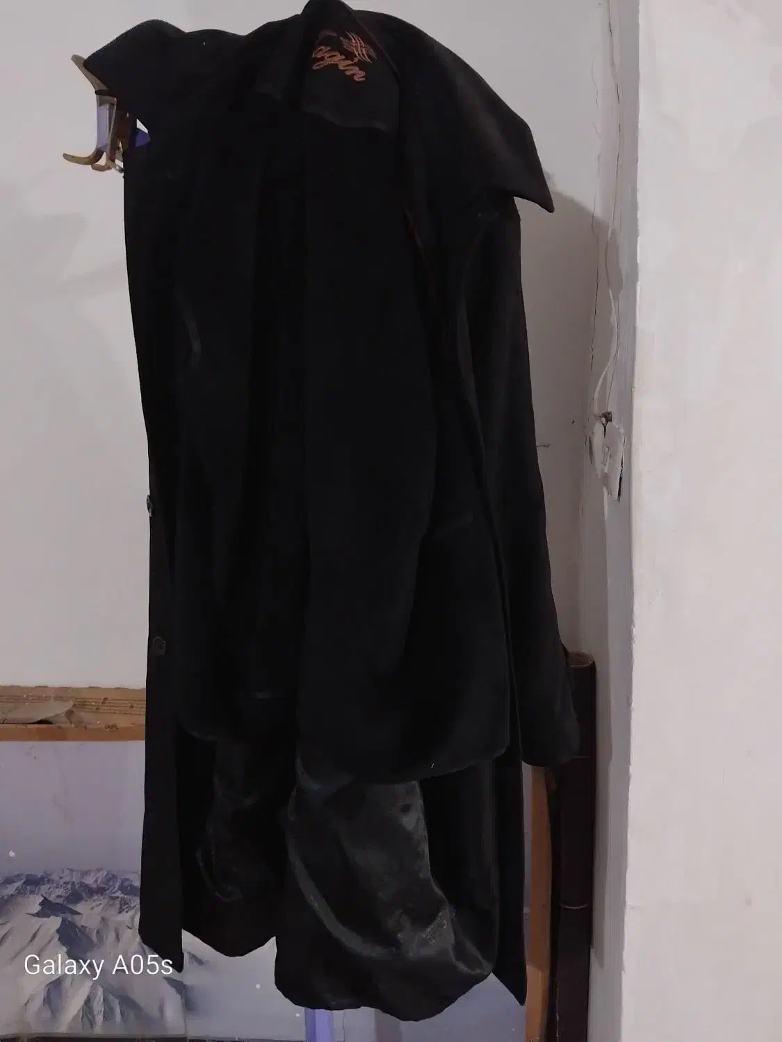 پالتوی خز دار|لباس|رشت, جانبازان|دیوار