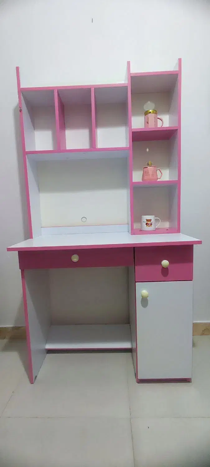 تخت یکنفره و میز تحریر|تخت و سرویس خواب|رشت, دروازه لاکان|دیوار