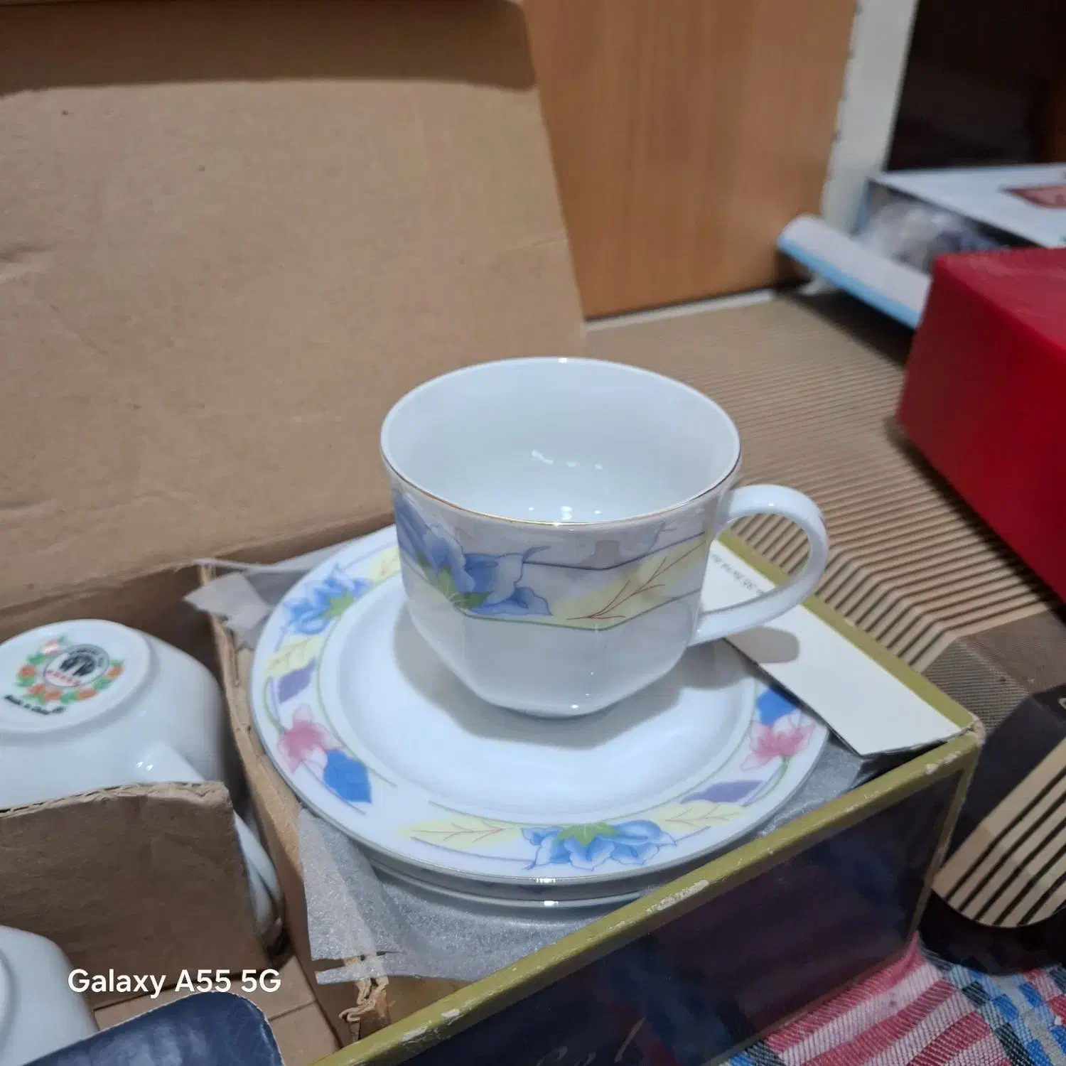 بعلت مهاجرت|ظروف سرو و پذیرایی|اصفهان, سرچشمه|دیوار