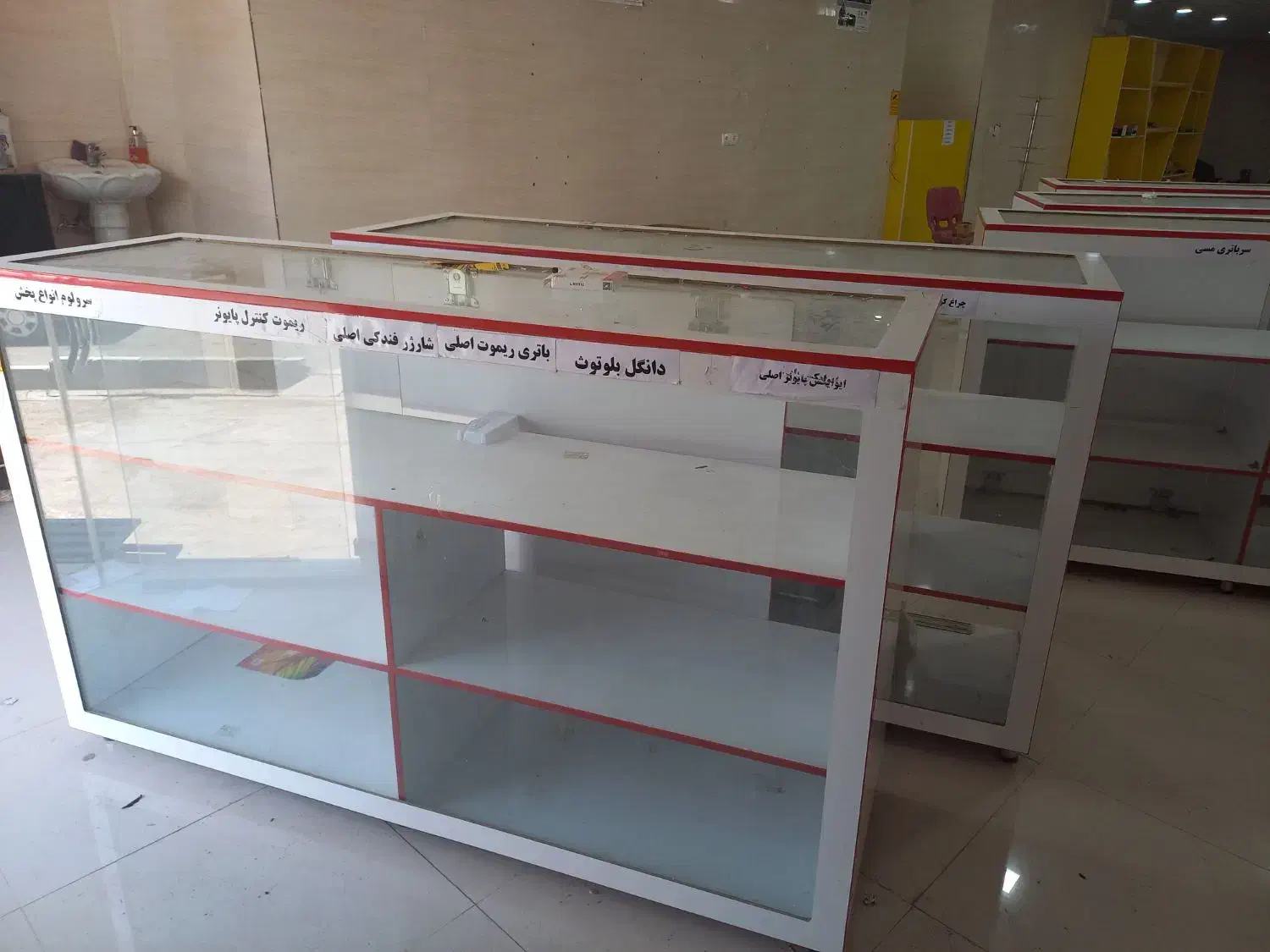 ویترین شیشه ای با ورق ایتالیایی|فروشگاه و مغازه|سیرجان, |دیوار