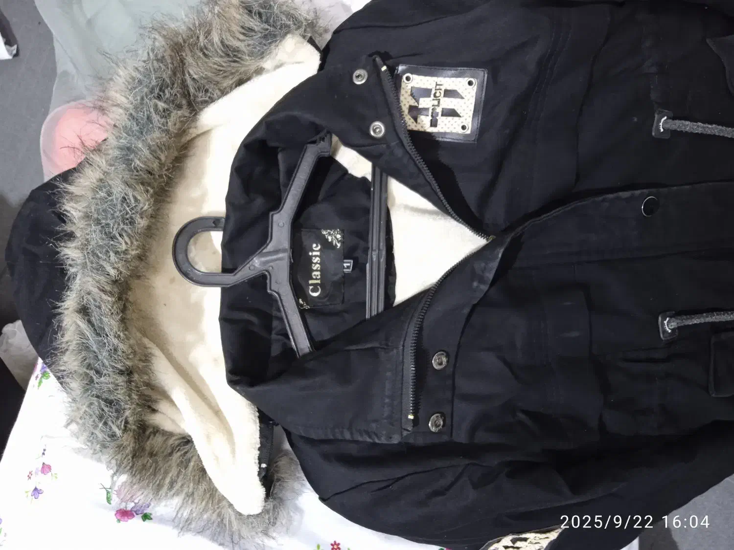 پالتودخترانه|لباس|تربت جام, جامی|دیوار