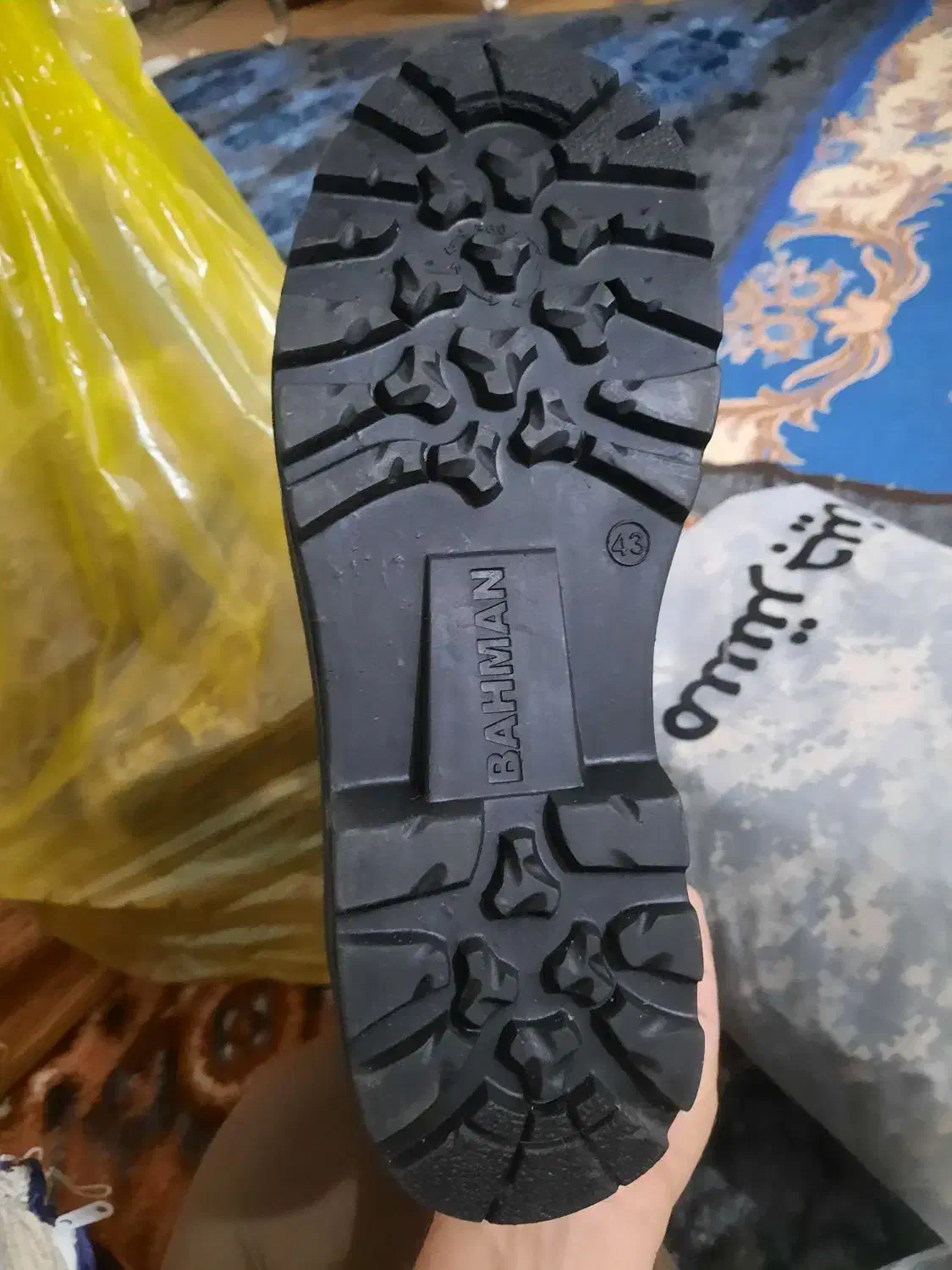 کاپشن،لباس وپوتین نظامی|لباس|ارومیه, |دیوار