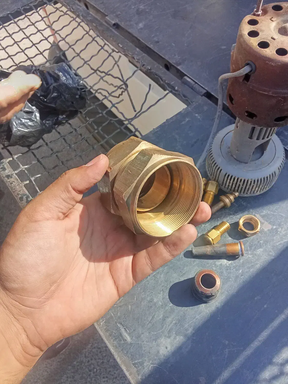 خرید فروش لوستر برنجی شیرآلات مس ضایعات|لوستر و چراغ آویز|کرج, کوی کارمندان شمالی|دیوار