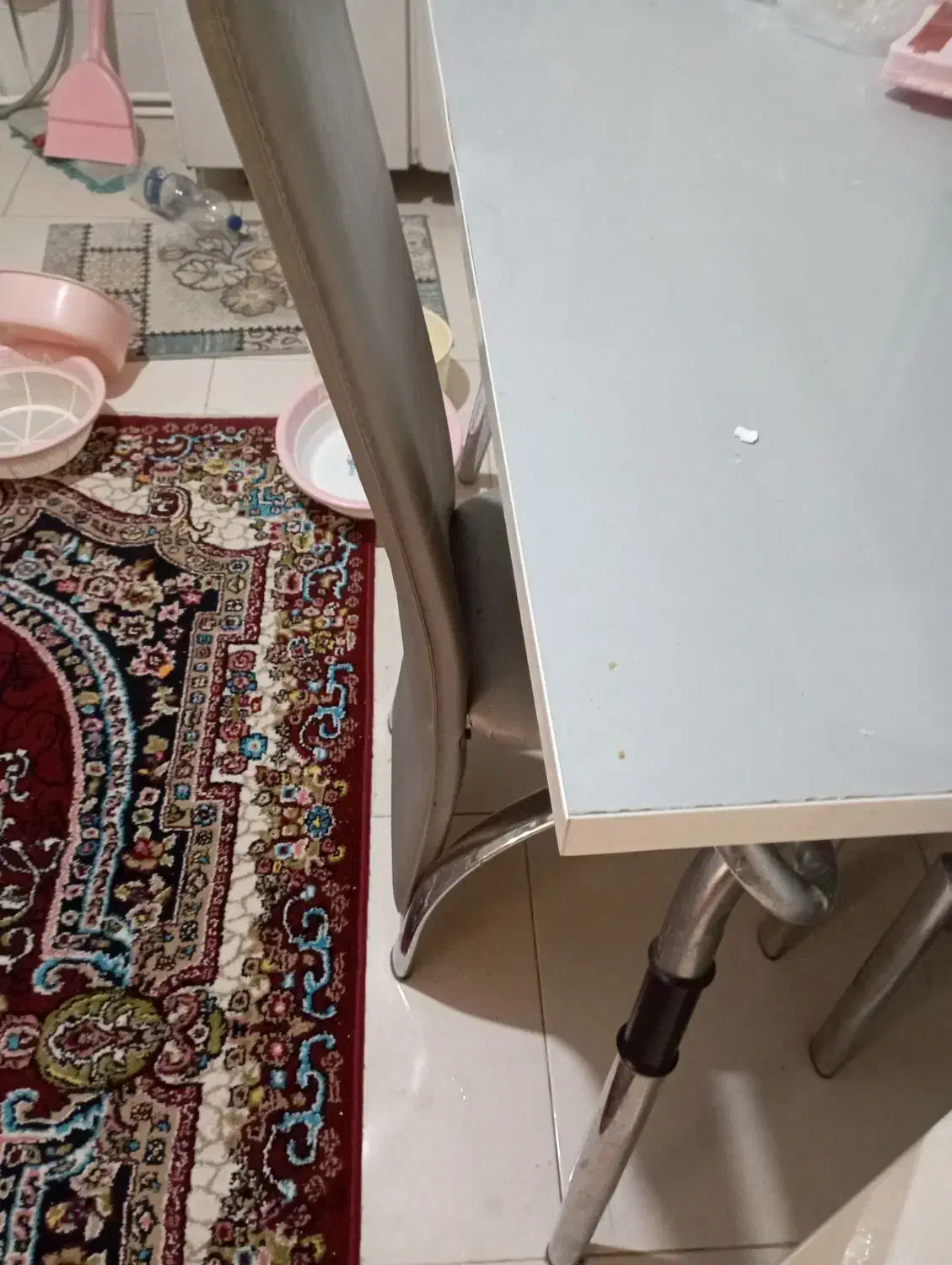 میزناهارخوری|میز و صندلی غذاخوری|میانه, |دیوار