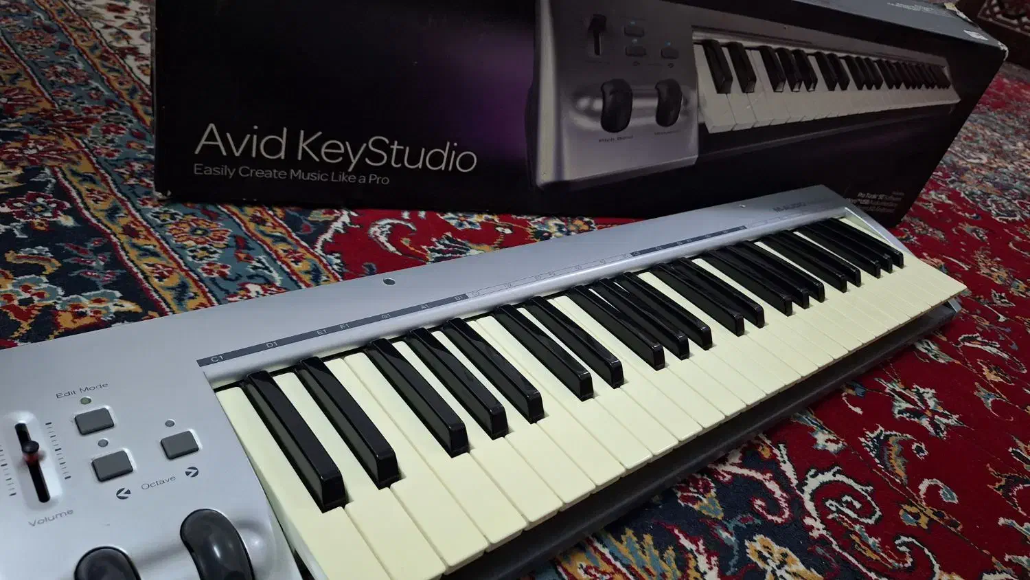 میدی کیبورد ام آدیو M AUDIO49|پیانو، کیبورد، آکاردئون|جهرم, |دیوار