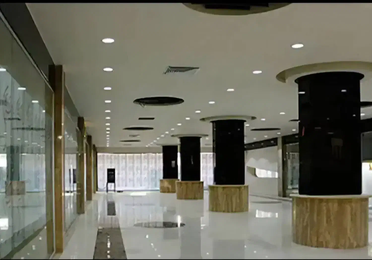 فروش مغازه در پاساژ مشاهیر آذربایجان جلفا|فروش مغازه و غرفه|جلفا, |دیوار