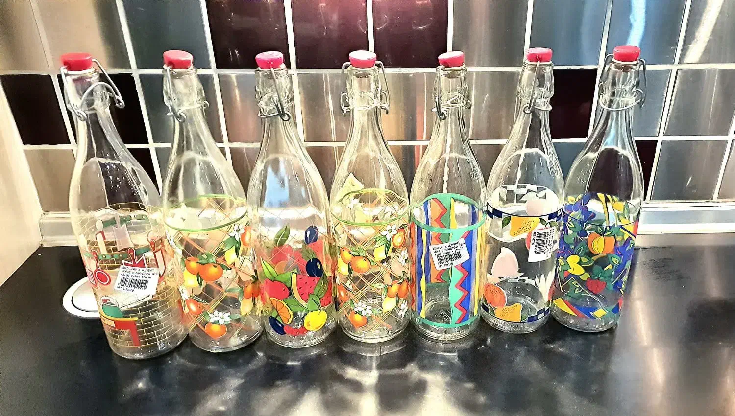 بطری طرح دار CERVE ایتالیا ۱۹۹۵ میلادی|ظروف نگهدارنده، پلاستیکی، یک‌بارمصرف|تهران, مجیدیه|دیوار