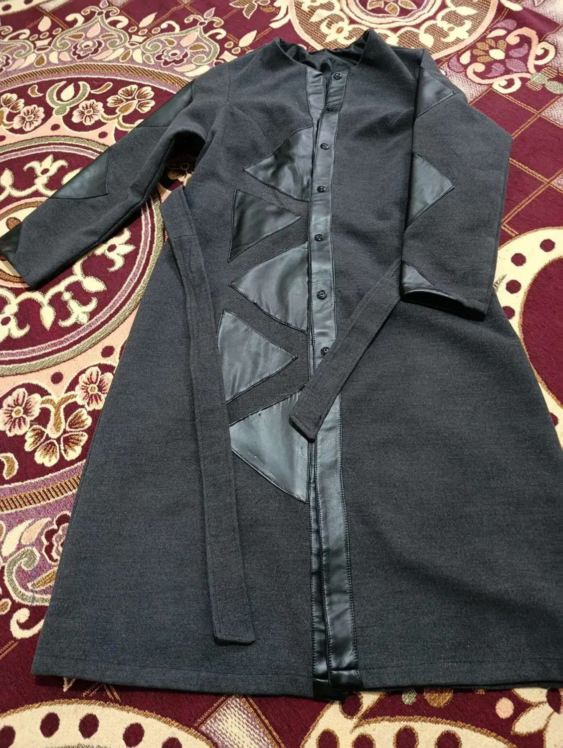 پالتو بلند.|لباس|اقبالیه, |دیوار