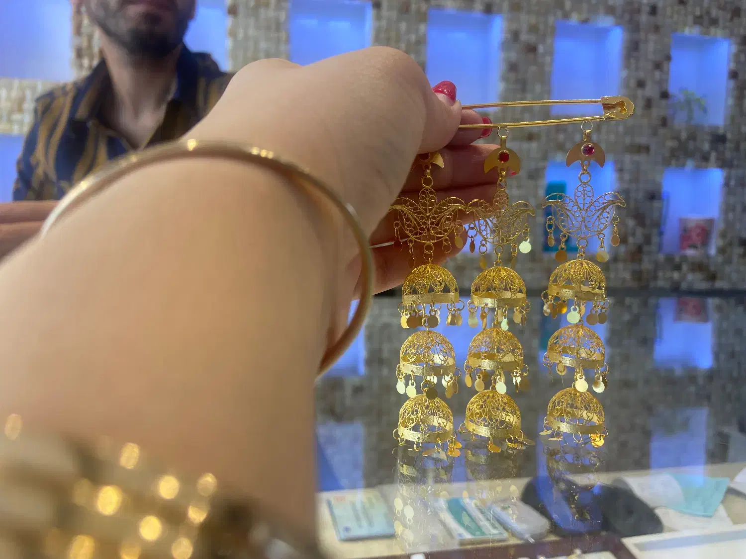 سوزن طلا|جواهرات|یاسوج, |دیوار