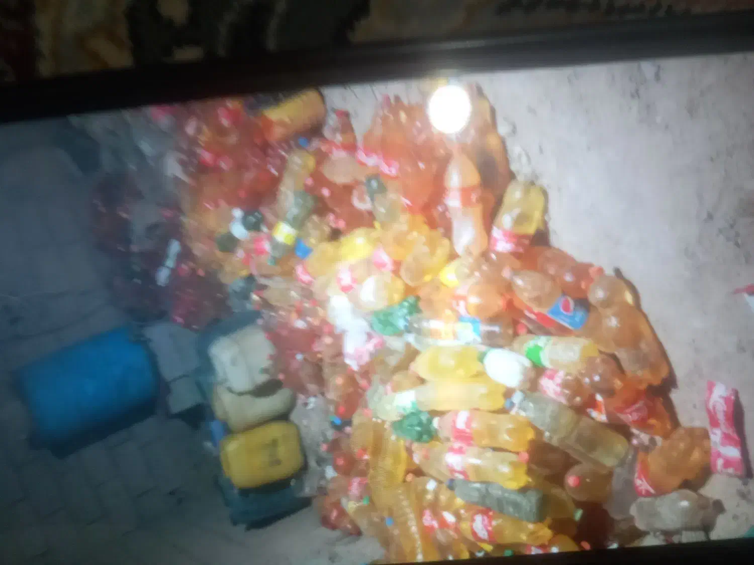 باطری خالی|ظروف نگهدارنده، پلاستیکی، یک‌بارمصرف|نهبندان, |دیوار