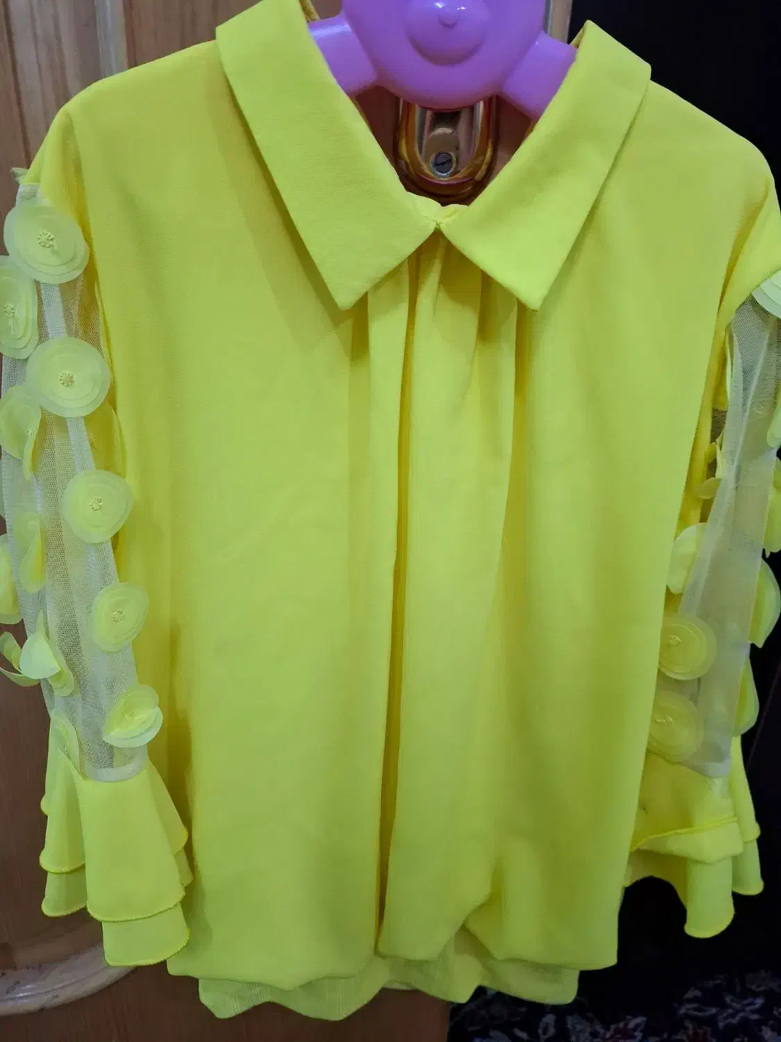 لباس دخترانه|کفش و لباس بچه|نجفآباد, پادگان عاشورا|دیوار