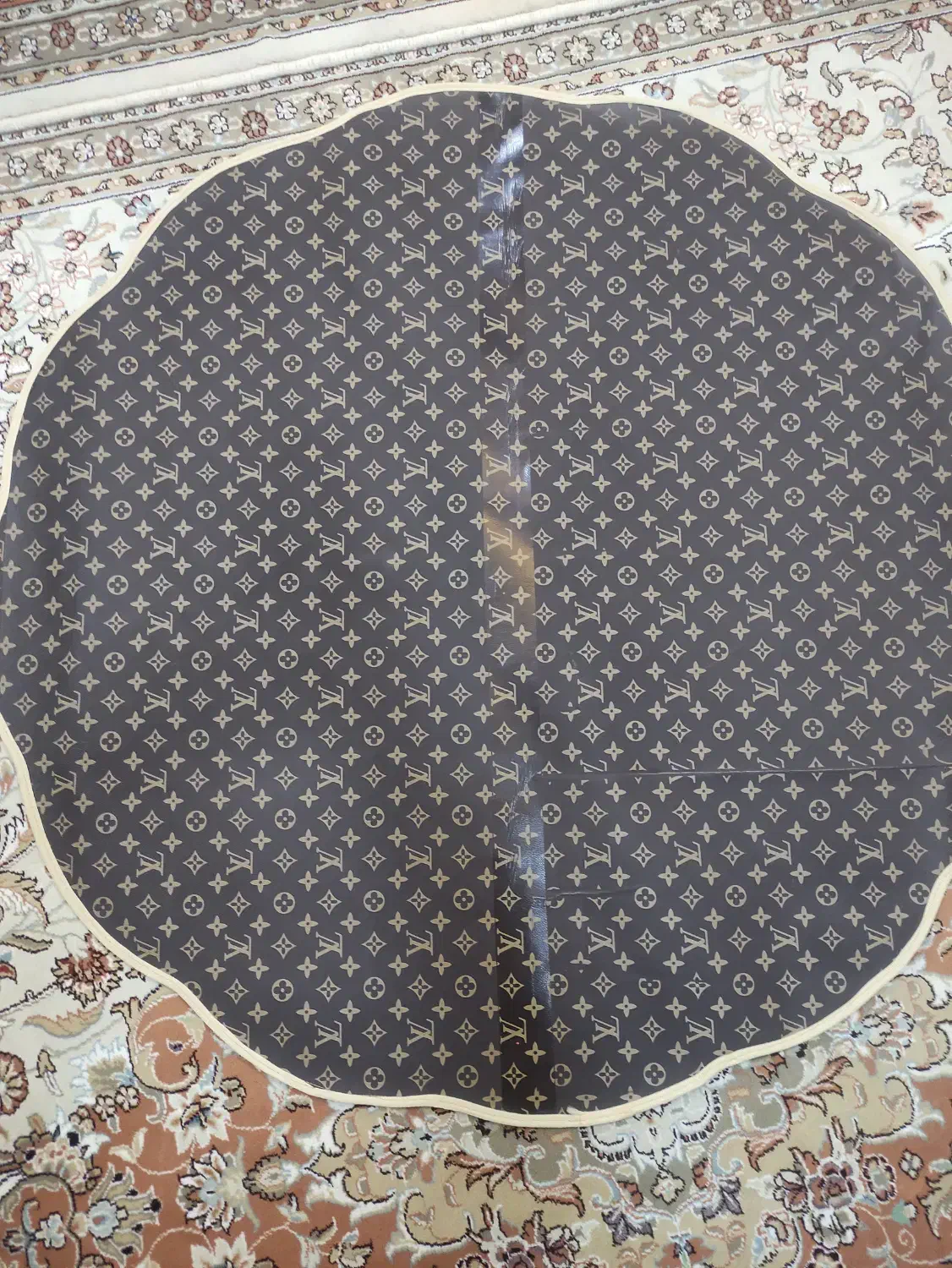 فرش چرم گرد|فرش|شهرکرد, |دیوار