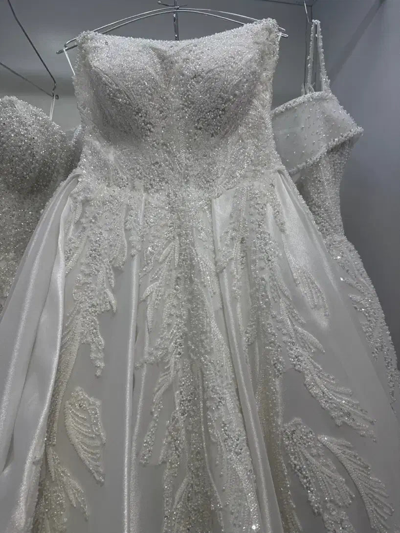 لباس عروس در حد نو دکلته دو بندی دامن ساتن شاین|لباس|شیراز, قصرالدشت|دیوار