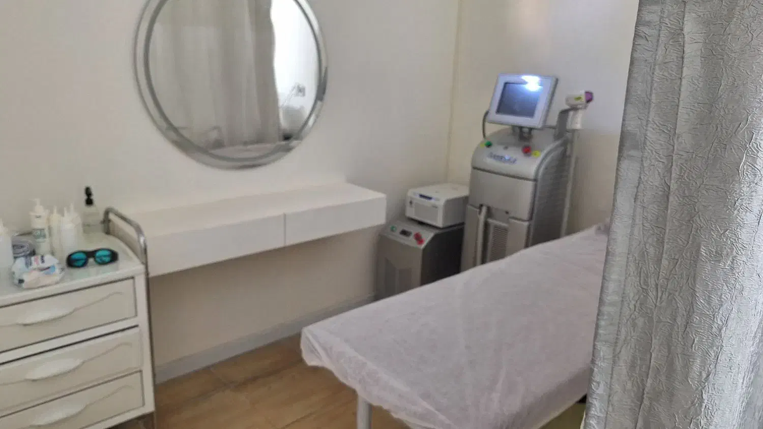 جذب نیرو برای کلینیک لیزر وزیبایی|استخدام درمانی، زیبایی، بهداشتی|اصفهان, شهرک کاوه|دیوار