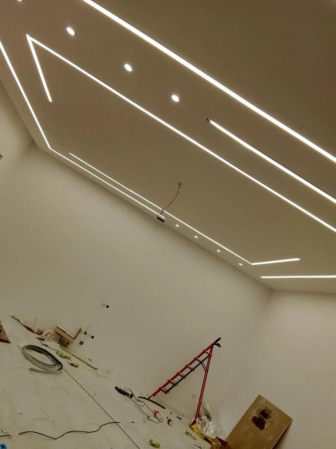 برقکار رفع اتصالی برق نصب لاینر( دوربین مداربسته*)|خدمات پیشه و مهارت|کرج, عظیمیه|دیوار