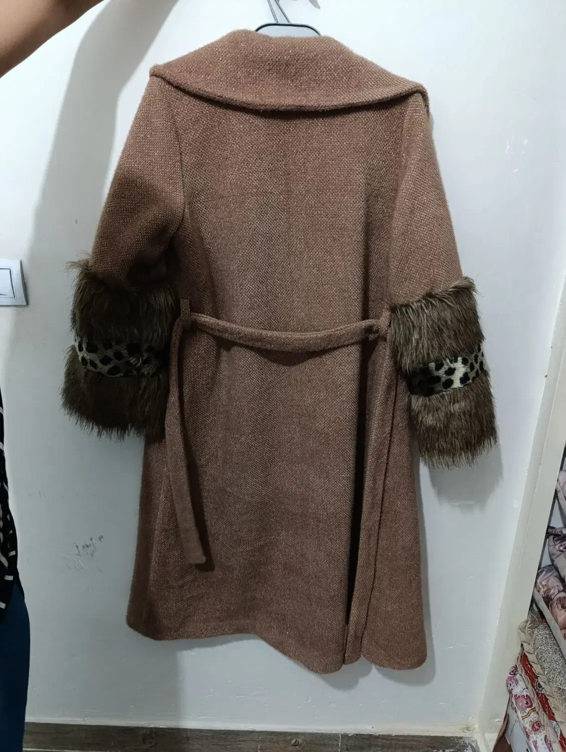 پالتو|لباس|رباط‌کریم, نصیرشهر|دیوار