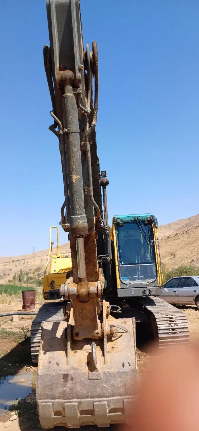 بیل ۲۱۰ ولوو مدل ۲۰۱۱|خودرو سنگین|بانه, |دیوار