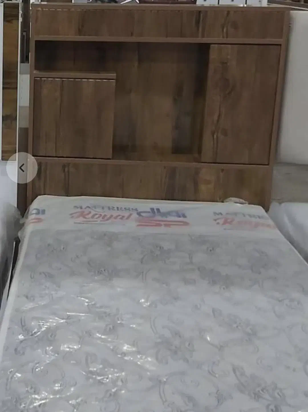 تخت خواب یک نفره|تخت و سرویس خواب|شیراز, کوشک میدان|دیوار