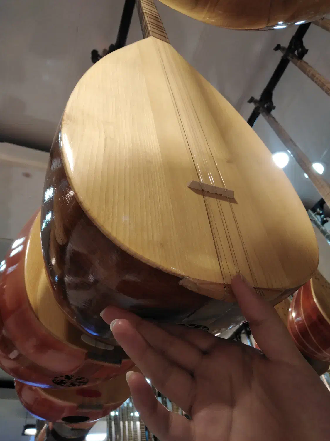 گیتار|گیتار، بیس، امپلیفایر|آمل, |دیوار