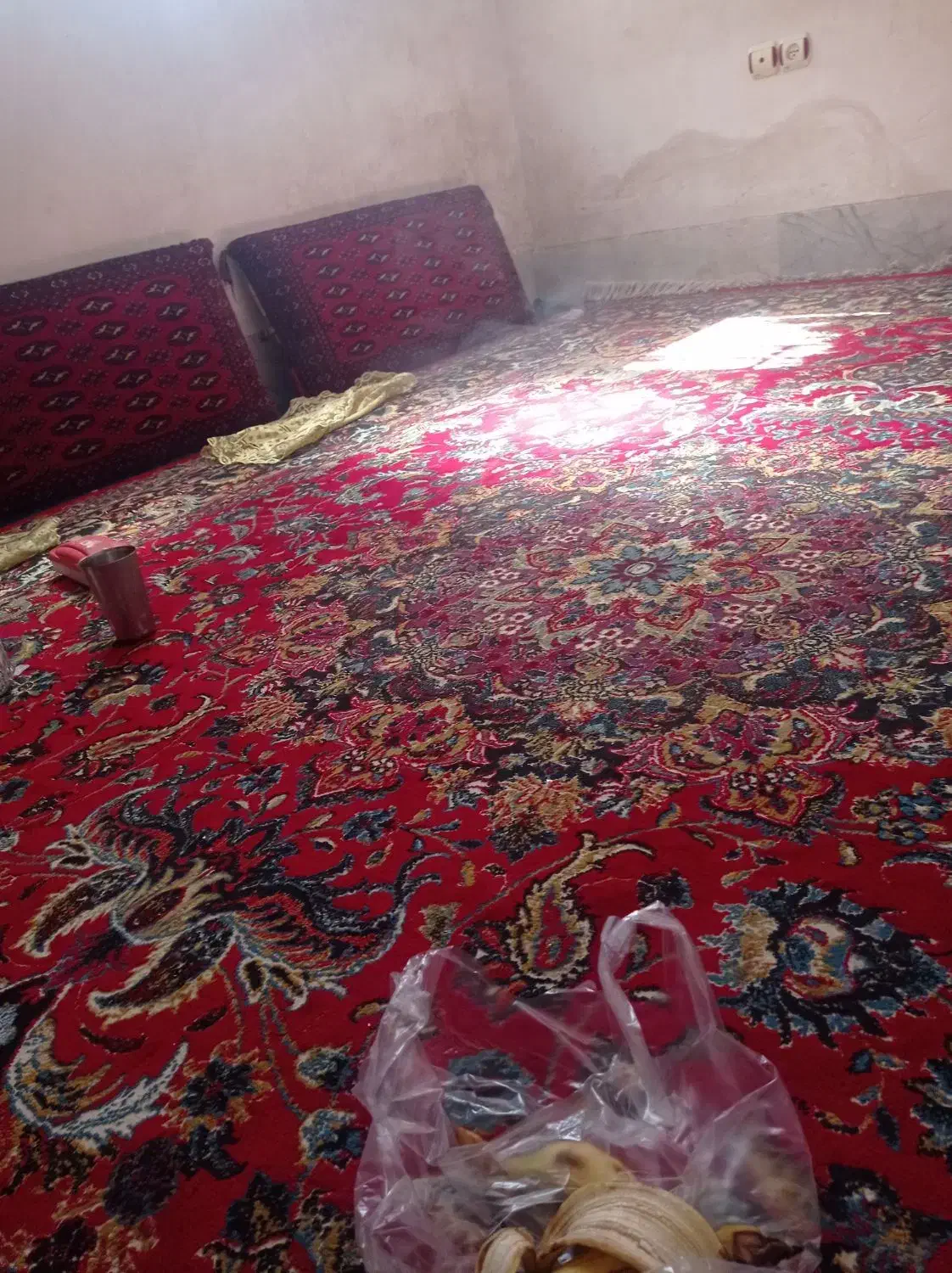چندتا پشتی و دوتا قالیچه دست باف|فرش|زاهدان, |دیوار