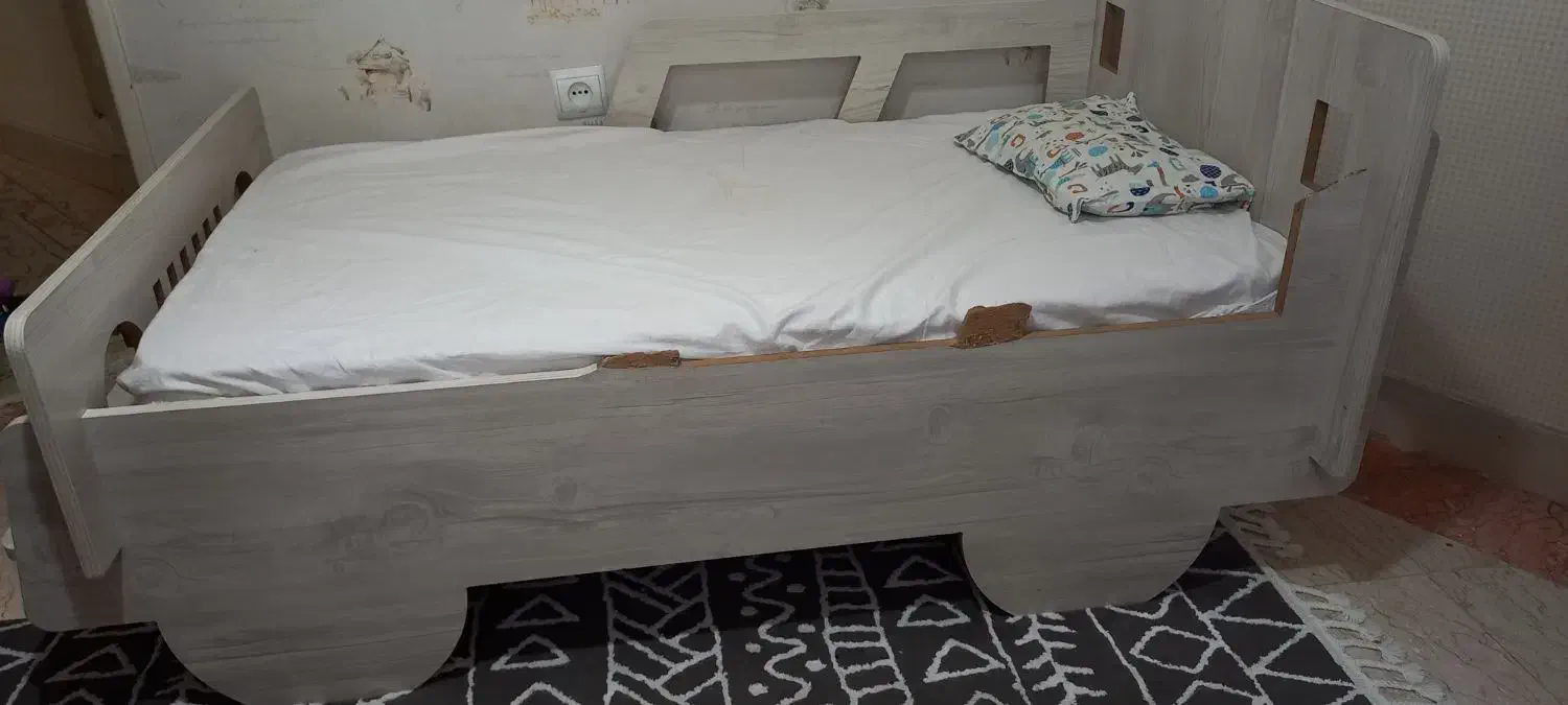 تخت کودک طرح ماشین تا ۸ سال|اسباب و اثاث بچه|تهران, مجیدآباد|دیوار