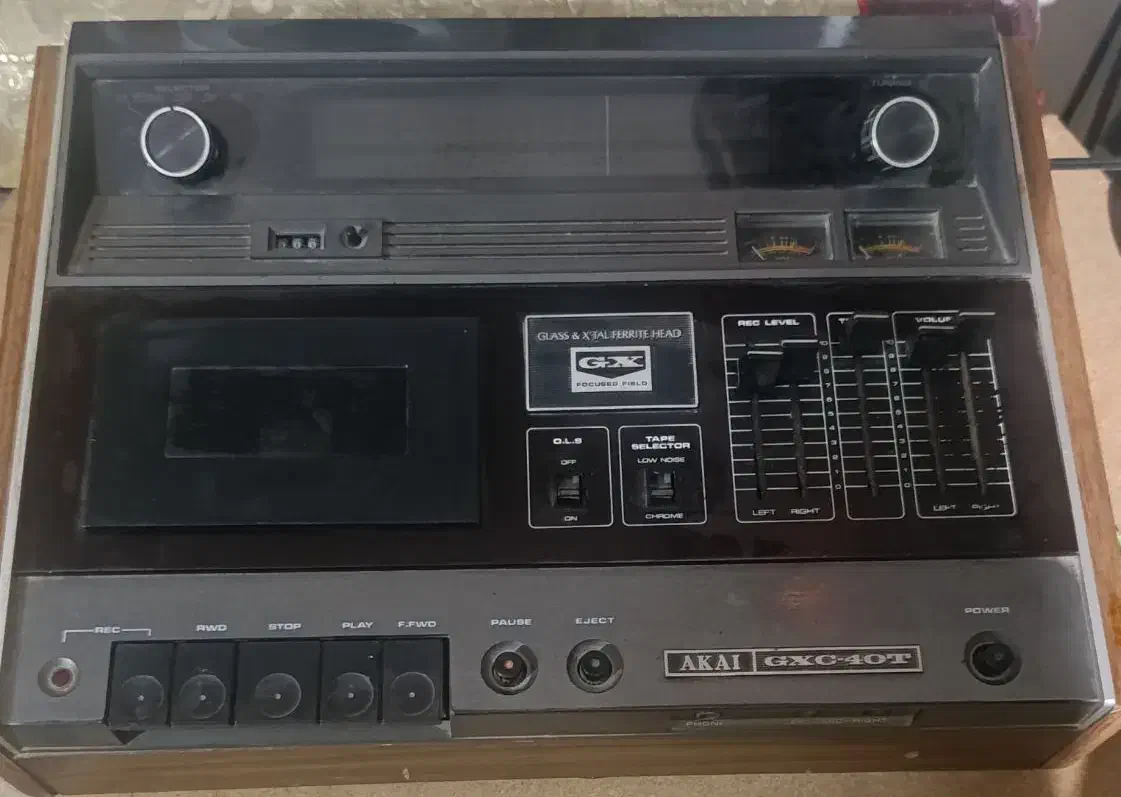 رادیو ترانزیستوری(کلکسیونی) مدل ۱۹۶۴آیوا اصل ژاپن|کلکسیون اشیاء عتیقه|کوهسار (البرز), |دیوار