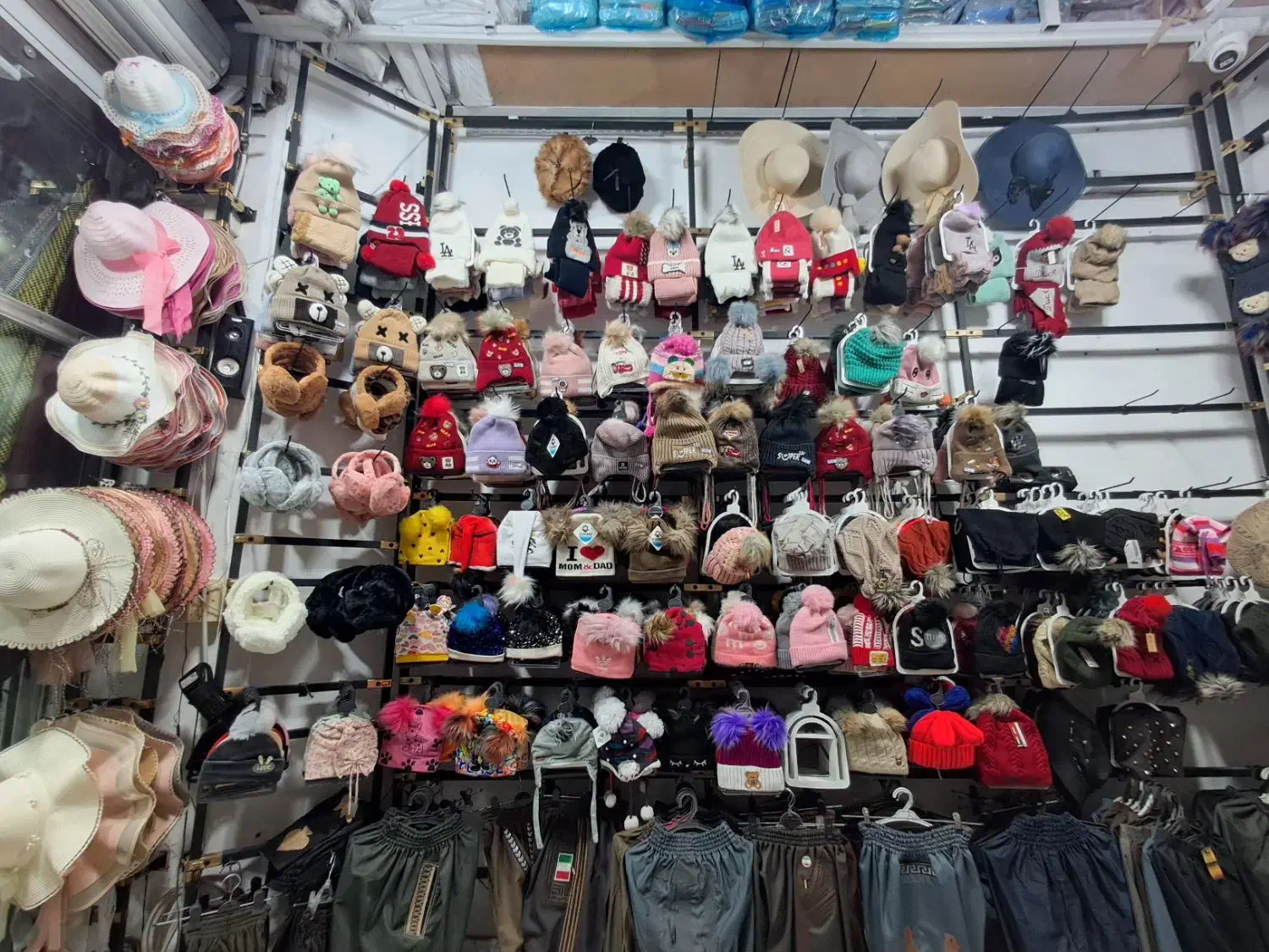 گوشگیر تاشو|لباس|نیشابور, امام خمینی|دیوار