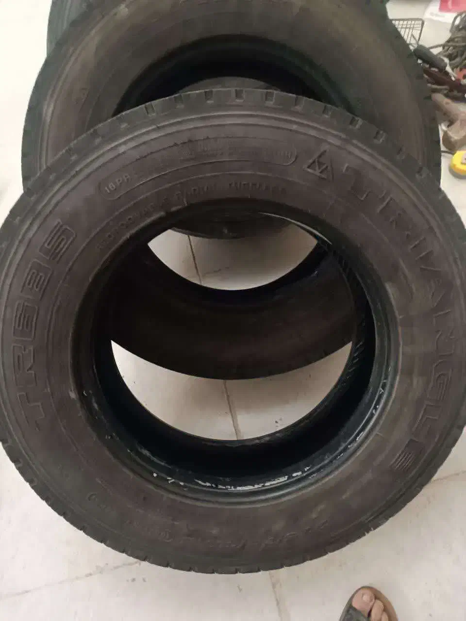 لاستیک 215 تیوبلس  4 حلقه|قطعات یدکی و لوازم جانبی|اصفهان, سرچشمه|دیوار