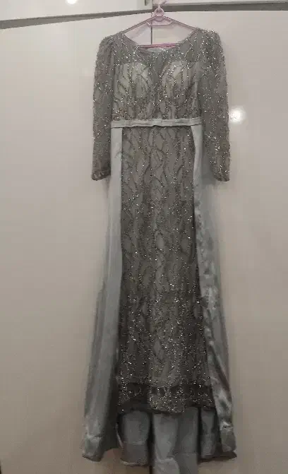 لباس مجلسی|لباس|رشت, باهنر|دیوار