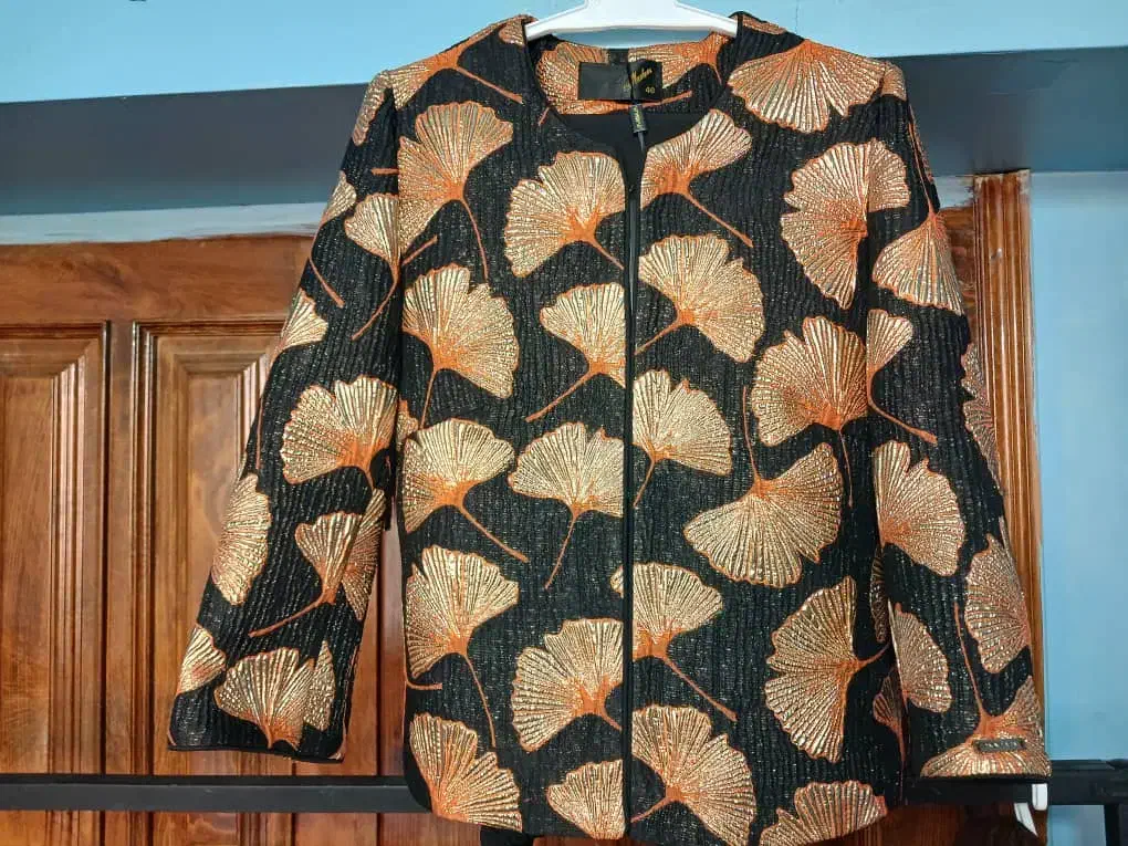 نیازمند همکار خانم در مانتو فروشی|استخدام بازاریابی و فروش|ایلام, |دیوار