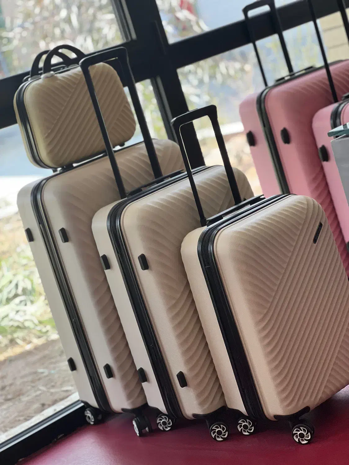 چمدان و کیف|کیف، کفش، کمربند|کهریزک, |دیوار