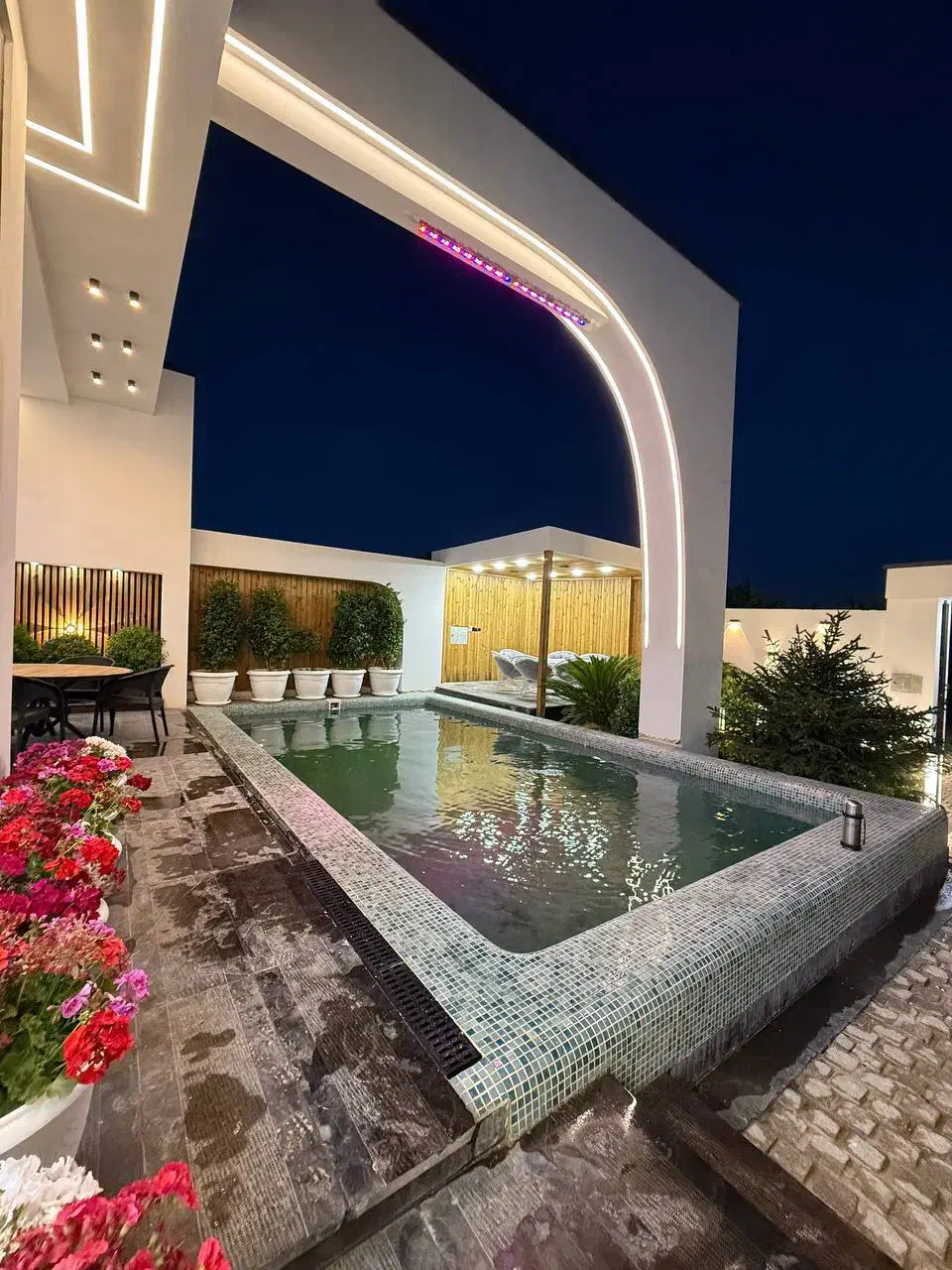 ویلا فول فرنیش و استخردار در تهراندشت،چهارباغ|فروش خانه و ویلا|کرج, شهرک جهاننما|دیوار