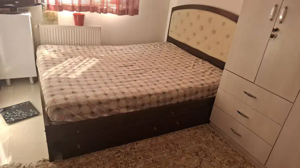 تخت چوبی با تشک رویان|تخت و سرویس خواب|تهران, خزانه|دیوار